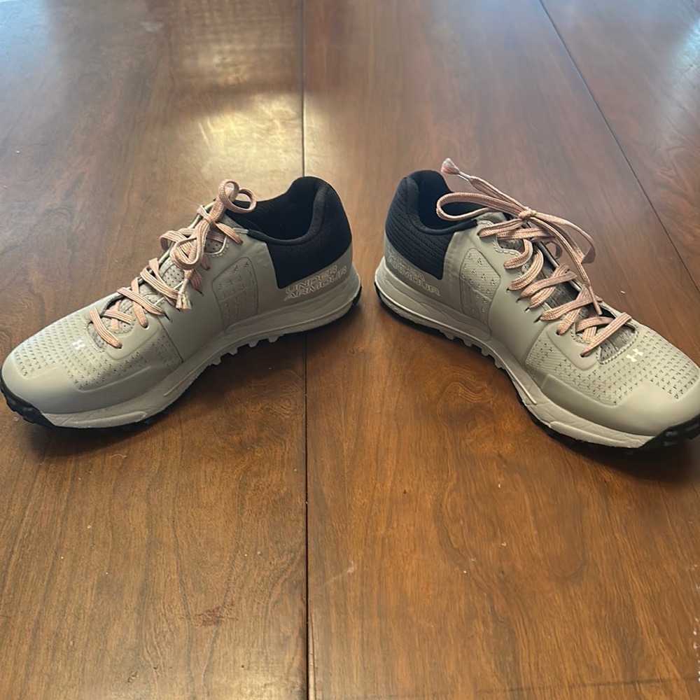 Women’s Under Armor Charged gray and black tennis shoes size 9